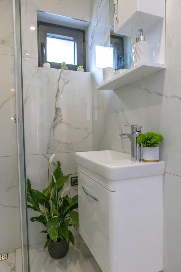Rubikon Free Parking Apartmani Dusanovac ภายนอก รูปภาพ