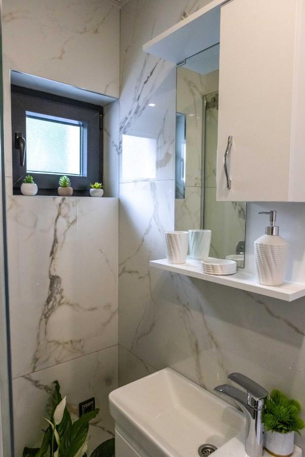 Rubikon Free Parking Apartmani Dusanovac ภายนอก รูปภาพ